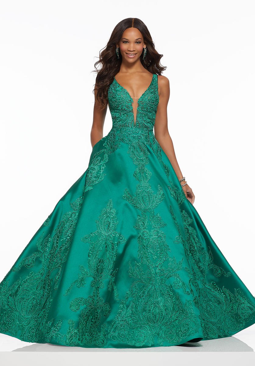 Royal discount 20 dresses