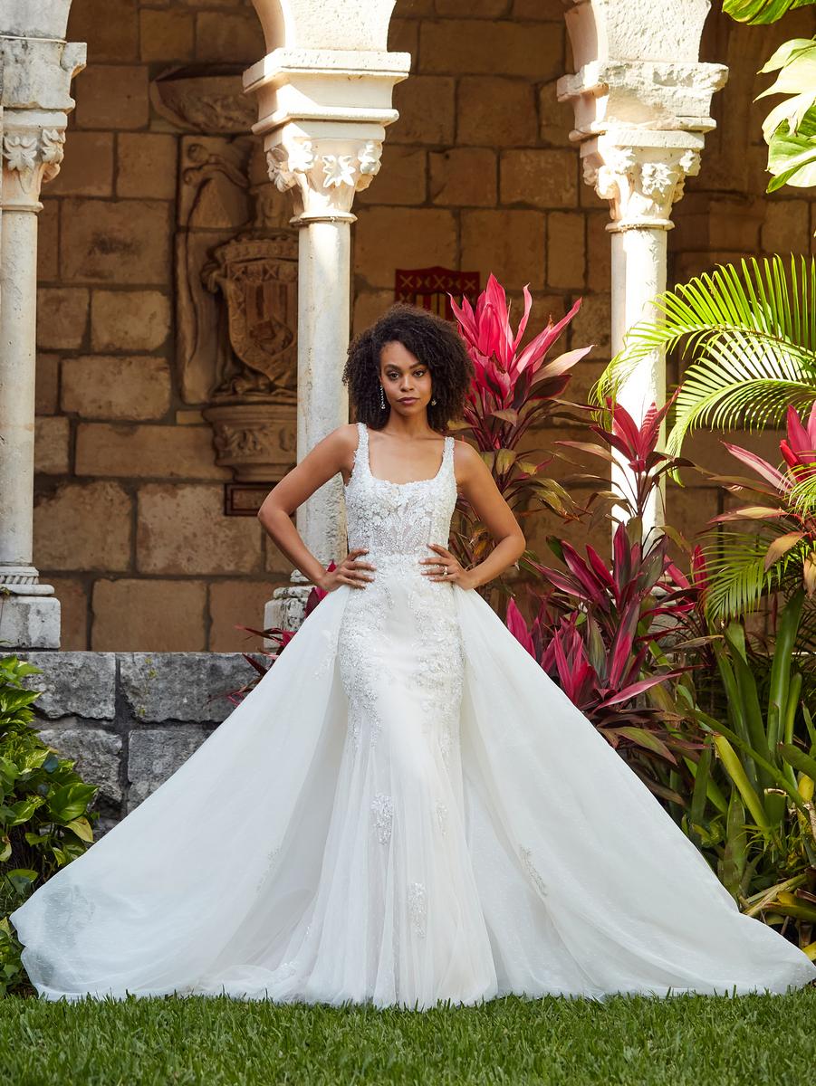 French novelty wedding dresses 2025